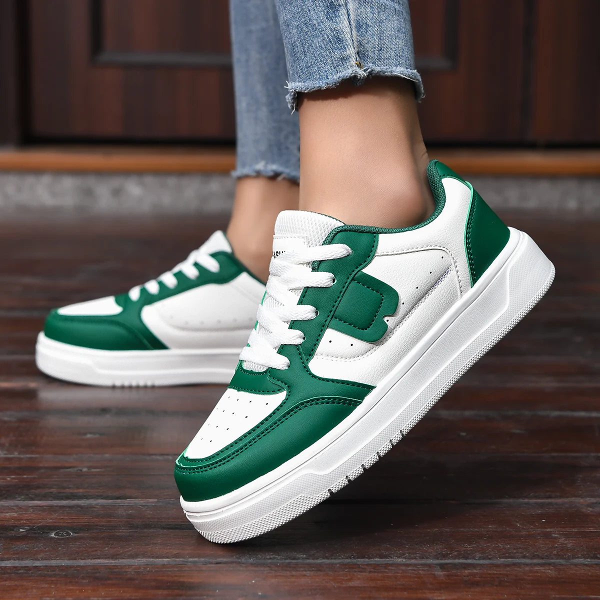 Unisex White Sneakers - Casual Sports Walking Shoes for Men & Women