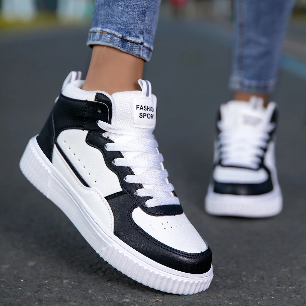 Unisex White Sneakers - Casual Sports Walking Shoes for Men & Women